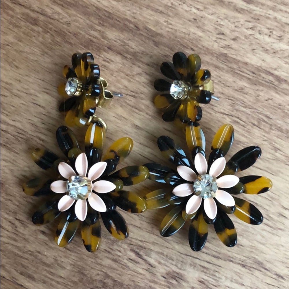 Jcrew tortoise shell flower earrings.